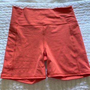 Vuori pocket studio shorts